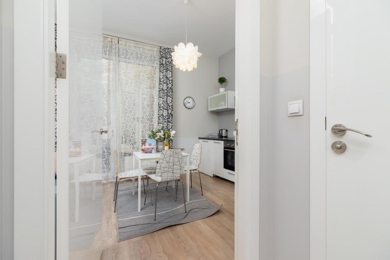 Central Planty Park Apartment Lobzowska By Noclegi Renters Krakau Exterior foto
