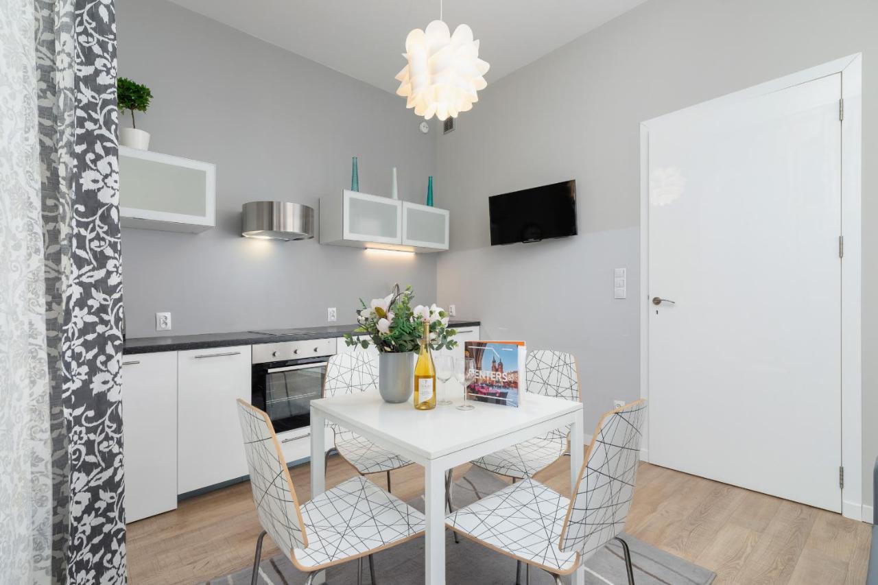 Central Planty Park Apartment Lobzowska By Noclegi Renters Krakau Exterior foto