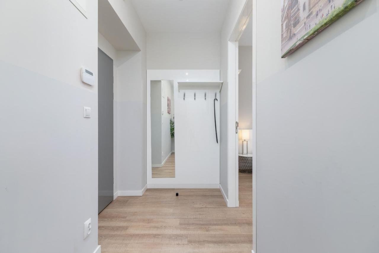 Central Planty Park Apartment Lobzowska By Noclegi Renters Krakau Exterior foto